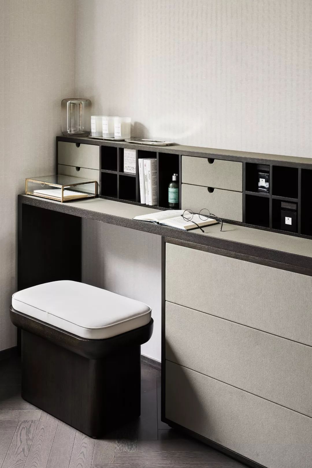 低调平实的叙事向度，于日常生活拾趣