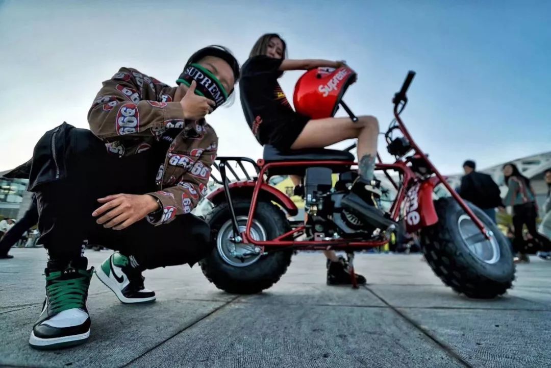 云南昆明潮鞋,穿着80多万鞋子的学生