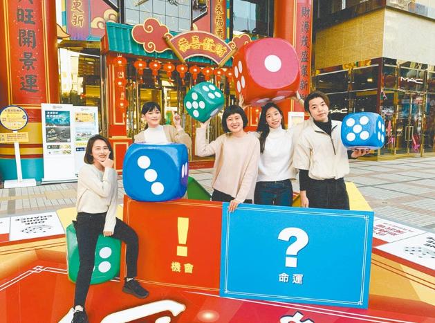 台湾各大百货迎新春出新招扭蛋福袋包好运