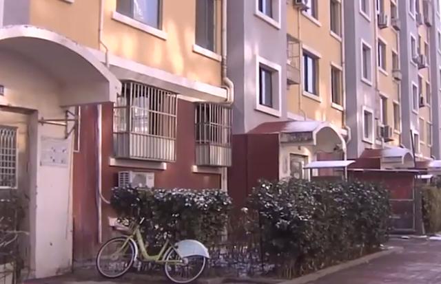 房子没人住不交物业费物业起诉,物业发现有业主在偷电