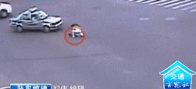 车超员多1个4岁小孩算超员吗,车里坐4个大人一个小孩算超员么