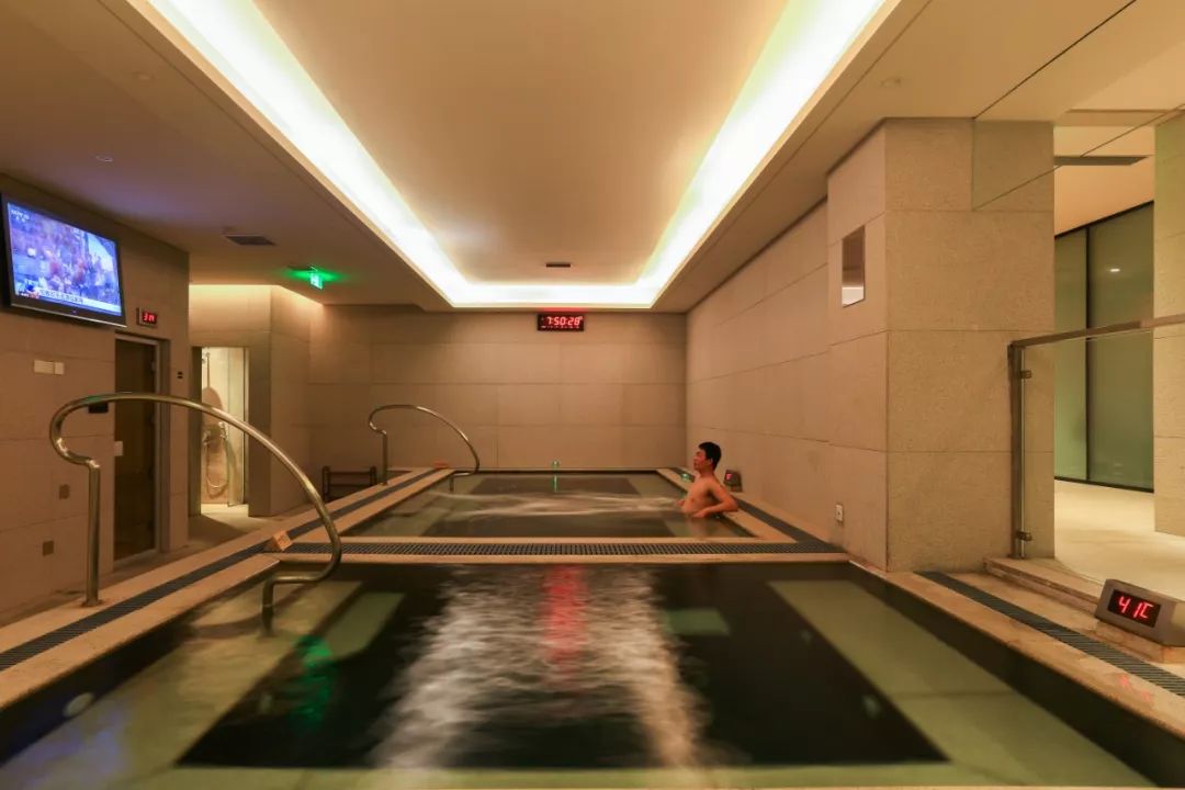 青岛无边泳池温泉度假,一线海景可以泡温泉