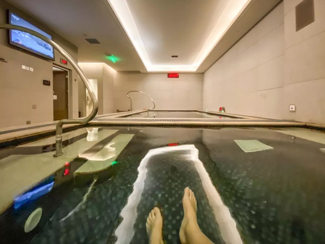青岛无边泳池温泉度假,一线海景可以泡温泉