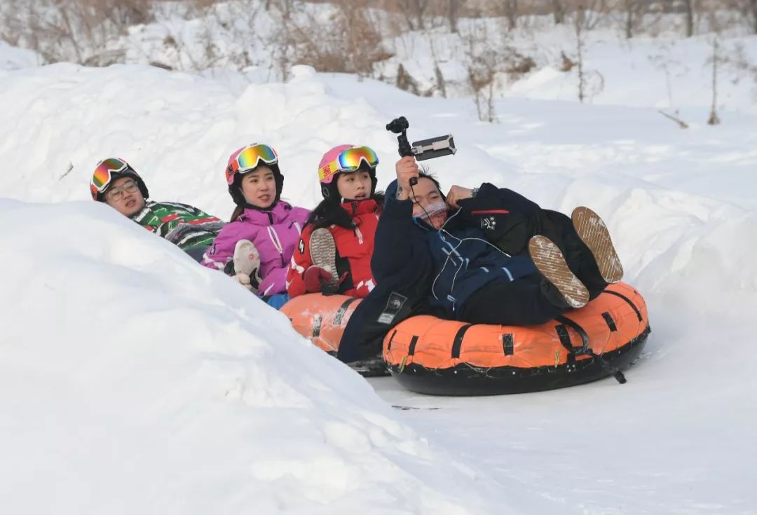 【冰城新闻】哈尔滨又刷屏了！3500万网友隔屏开启冰雪奇缘|ZAKER十城主播深度体验，看看他们有什么推荐↘