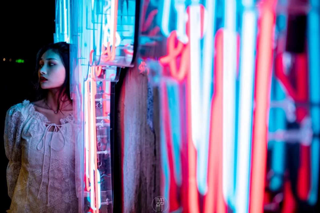 盛天地这间成都来的“网红酒馆”，谢霆锋都打卡了，你还没去过？