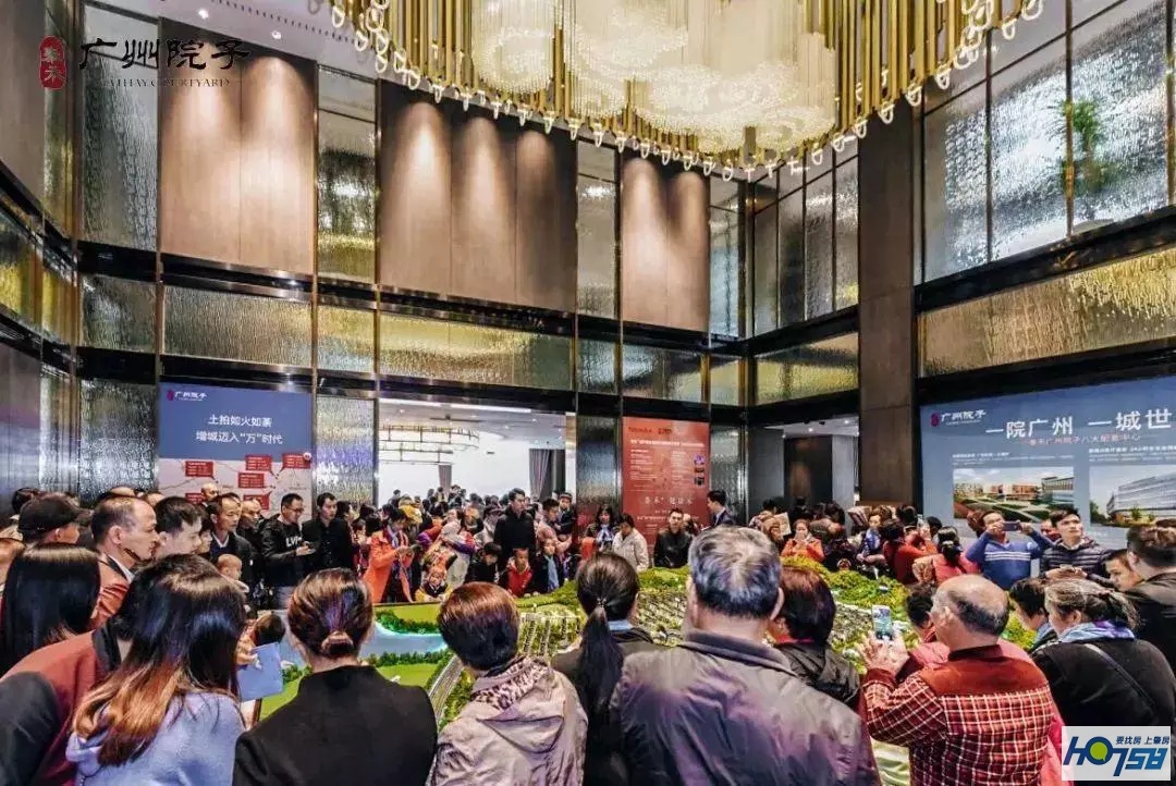 连顶豪都要靠“抢”？8000亩大湖，270°环幕景观