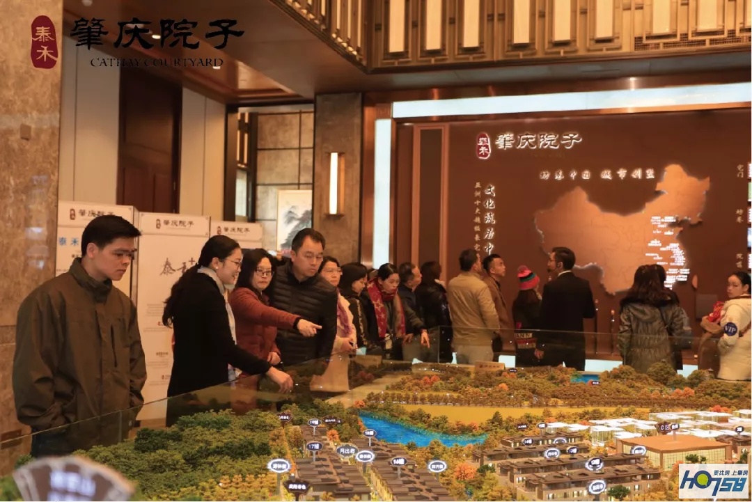 连顶豪都要靠“抢”？8000亩大湖，270°环幕景观