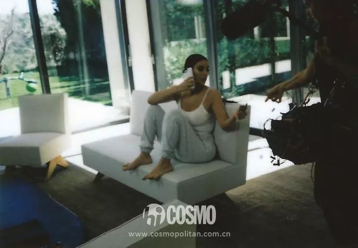 侃爷晒与卡戴珊合照想复合,侃爷卡戴珊时装发布会