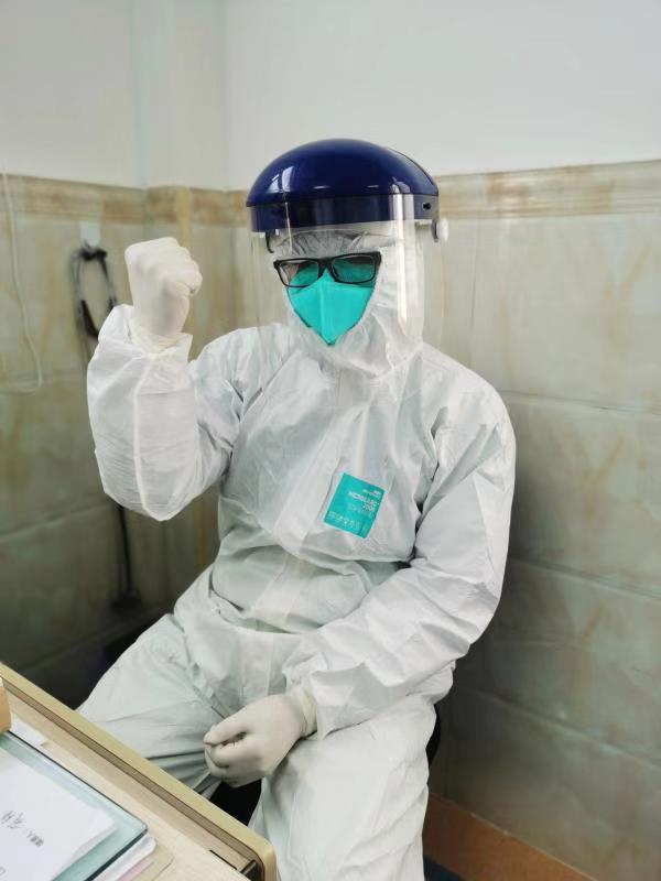 发热医生说出医护人员的心声,发热门诊医生穿防护服