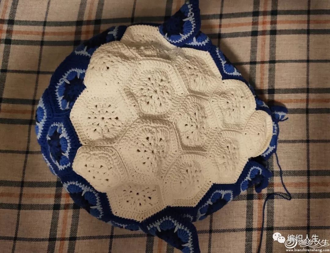 新手也能学会!毛线编织钩针非洲菊拼花鲸鱼(附图解)