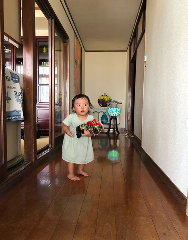 日本一年轻妈妈每天狂晒女儿“丑照”，看到第1张就笑炸了！是亲妈吗哈哈哈…