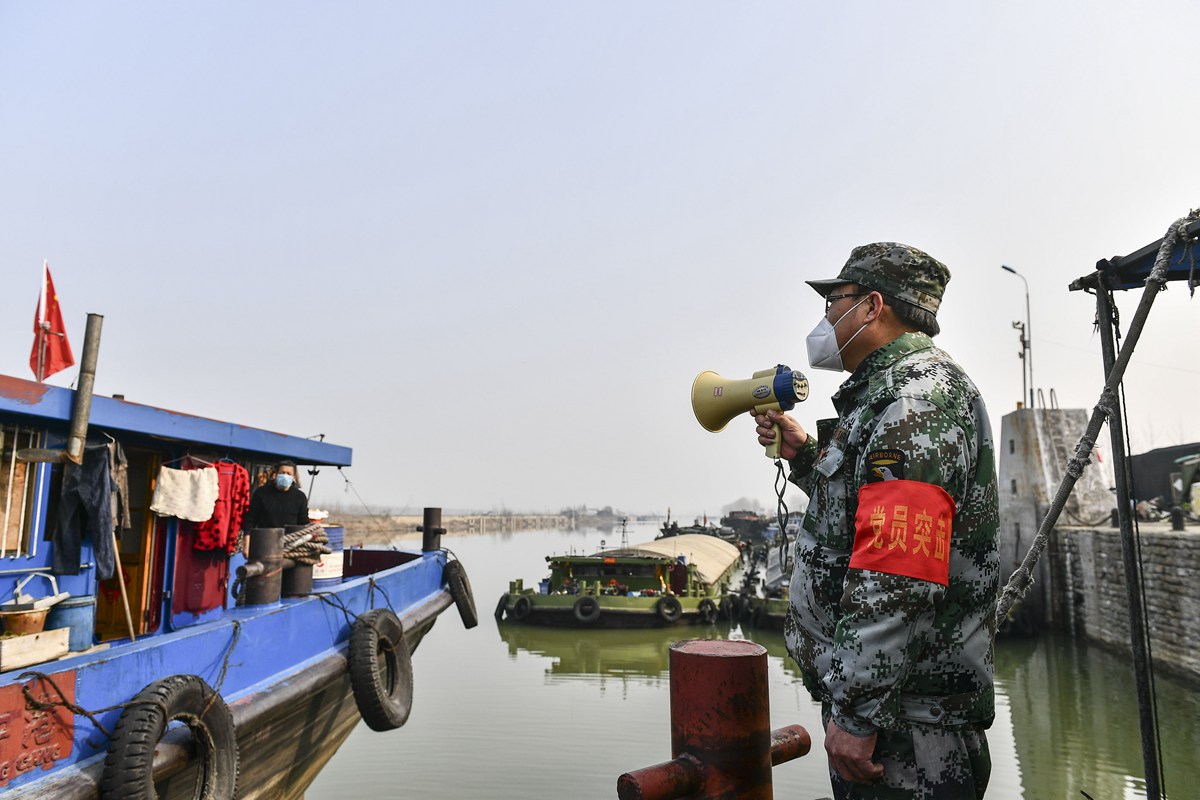 同心战疫致敬最美逆行者手抄报 (战疫必胜致敬最美逆行者的一封信)