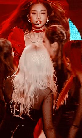 两位TOP女偶像的搭配抄袭事件