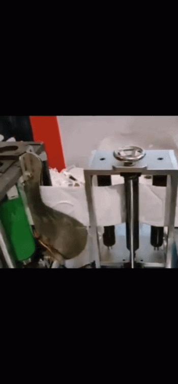 福建服装企业紧急转产防护服口罩,福建口罩转产