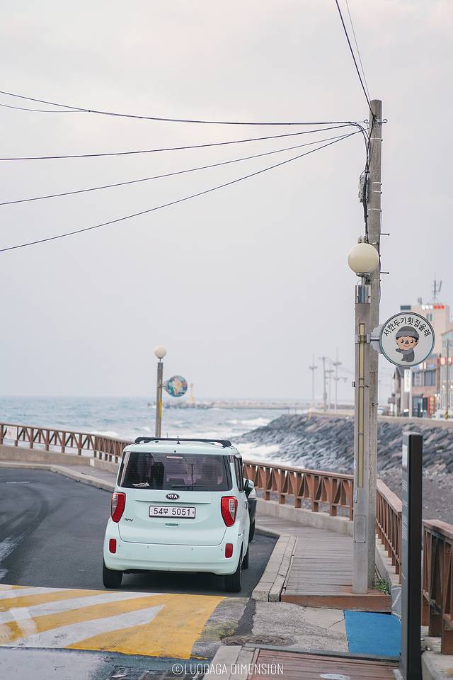济州岛旅行遇到下雨,日记三年级海边游玩
