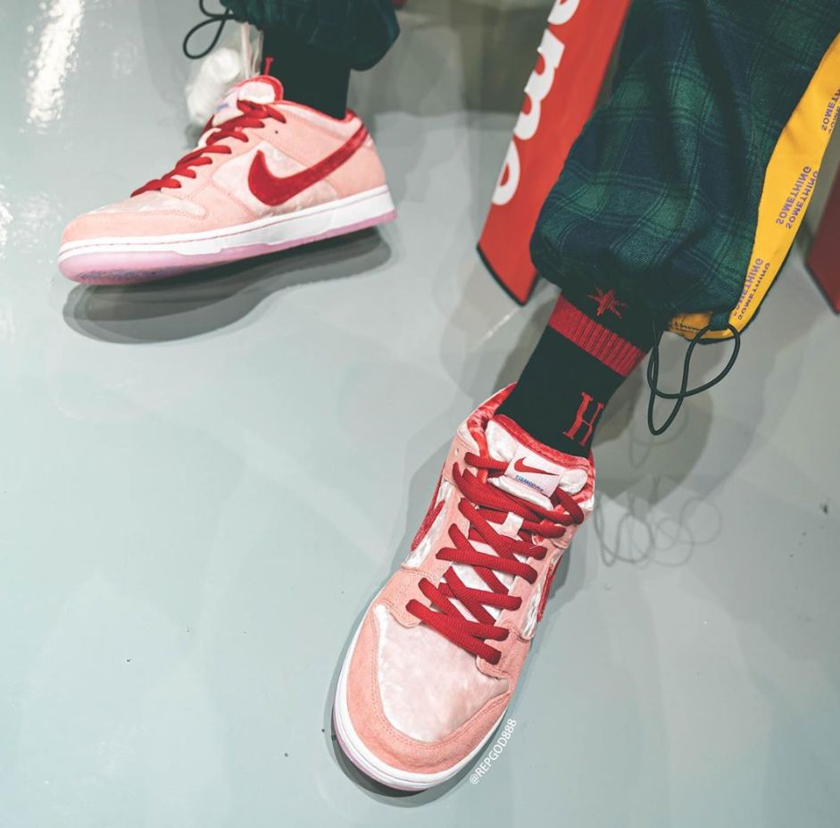 情侣礼物推荐送一对,情侣一周年送什么礼物最好