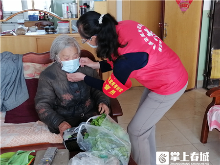 *党**旗在飘扬｜她坚守抗疫一线未能见父亲最后一面