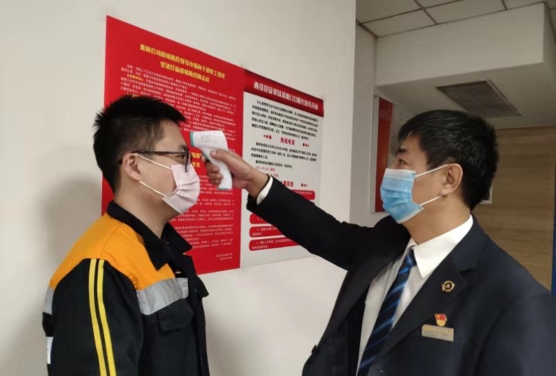 坚守疫线他当好群众身边的贴心人,西安抗疫前线的保安