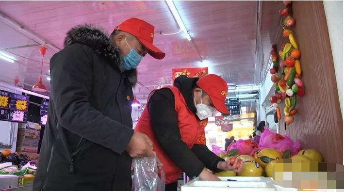 *党**员做“代购”群众暖“心扉”