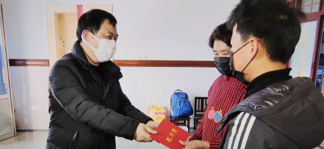 13岁女童独自在家，社区工作人员当起“临时父母”