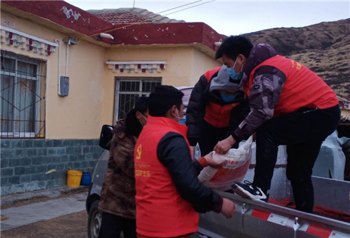 疫情防控党员代购 (抗击疫情党员变身代购员)