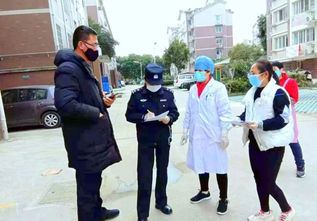 申港街道横塘村返澄人员排查服务隔“疫”不隔心