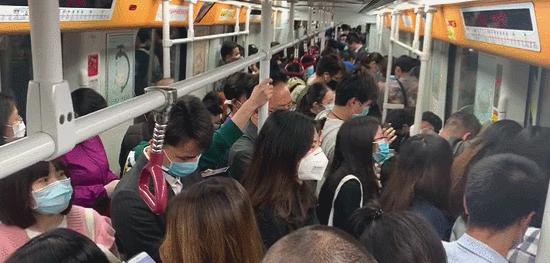 广州地铁二号线呕吐乘客,广州地铁二号线乘客呕吐
