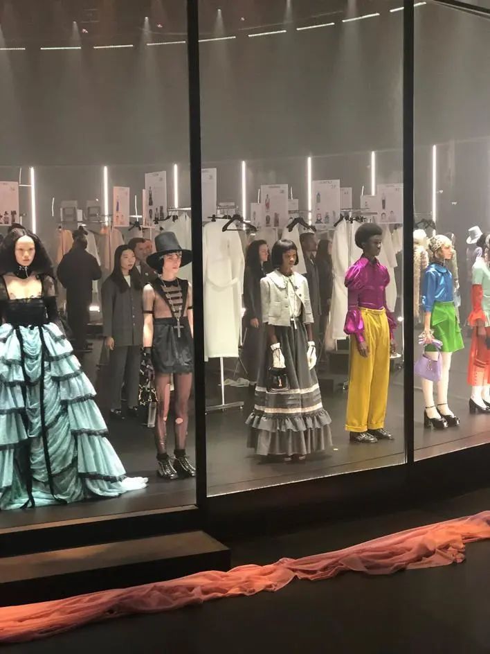 日常生活中的时尚博主,一个居家上班的博主