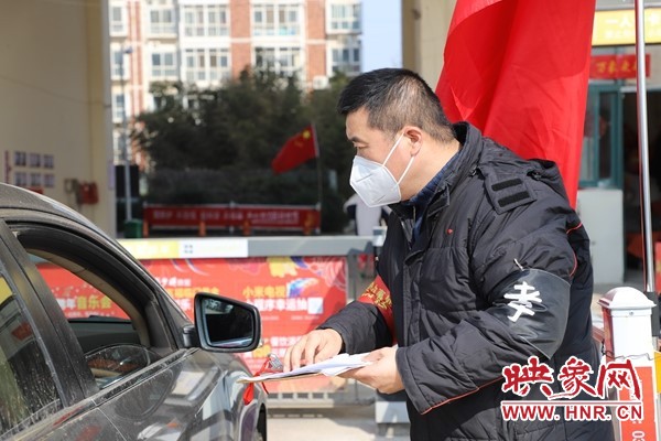 商丘新城街道办事处张林：右手红袖章左手黑袖章