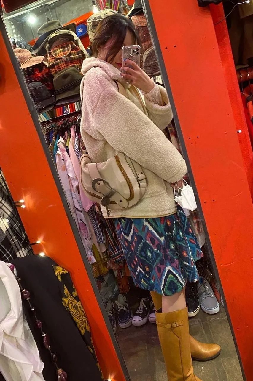 bella和kendall走秀,金泫雅显眼包