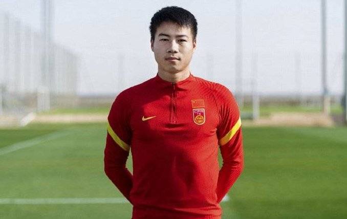 最新国足定妆照出炉，蒿俊闵领衔的鲁能三将帅气上镜