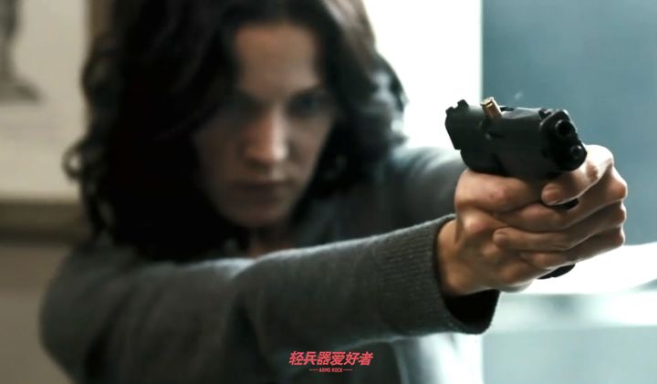 德国战术电影看过吗？《孤胆保镖》硬汉大叔和少女的枪械盛宴「电影*器武**解析」