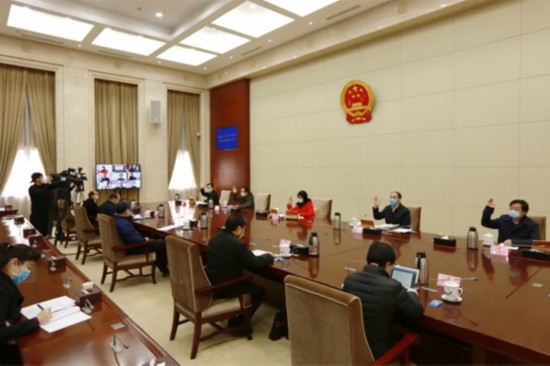 抗疫战斗中的医护工作者,各地基层工作人员抗疫的身影