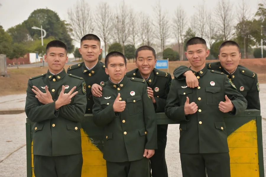 前线夜读|新兵连的迷彩记忆