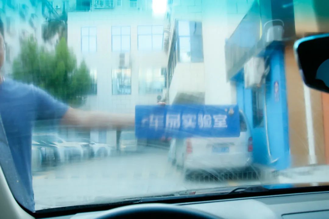 雨刮器刮不干净只换雨刮条,雨刮器刮不干净需要更换什么