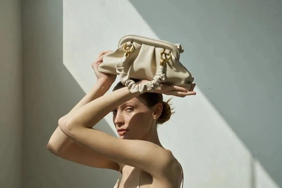 比较实惠的设计师品牌包包,设计师品牌的包包推荐