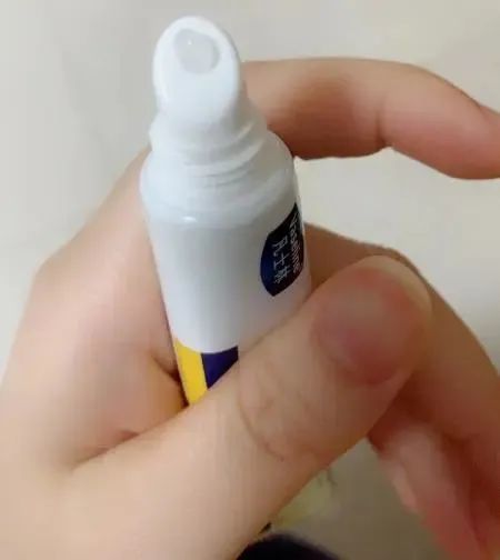 嘴唇干裂起皮等皮掉了涂唇膏,嘴唇干脱皮用什么唇部护理比较好?