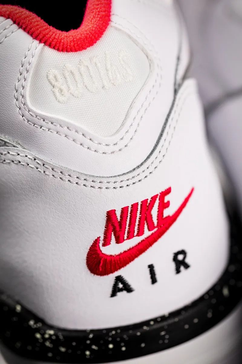 耐克新款亮眼,耐克夜光涂鸦测评