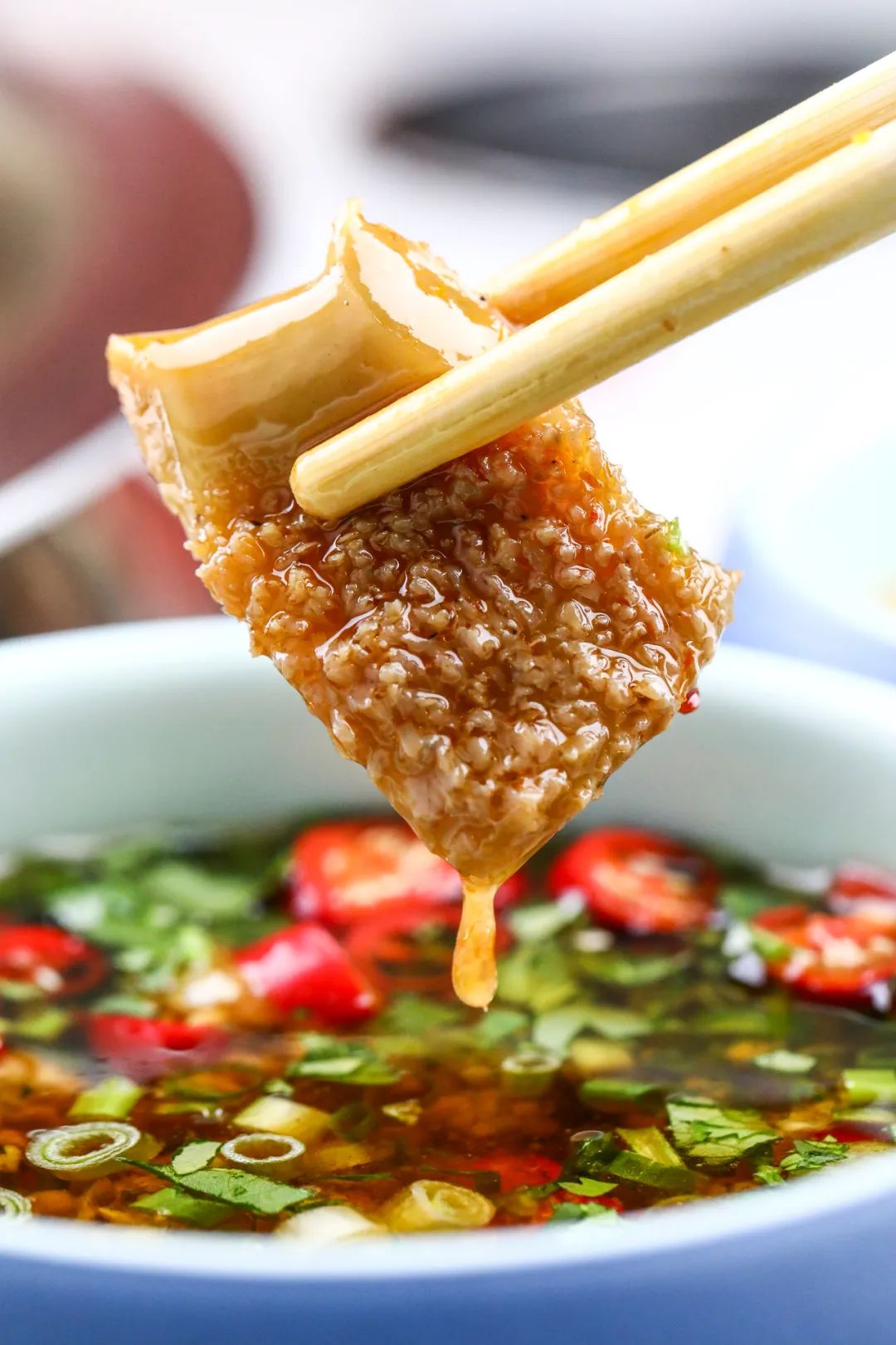 帝都惊现奇葩串串！神奇鸭肠会悬浮？！大牌口红用来吃...