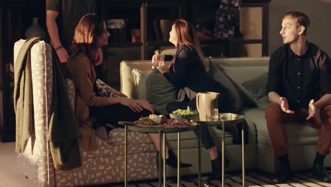 我用沙发把家里5口人分开后……家人感情反而升温了