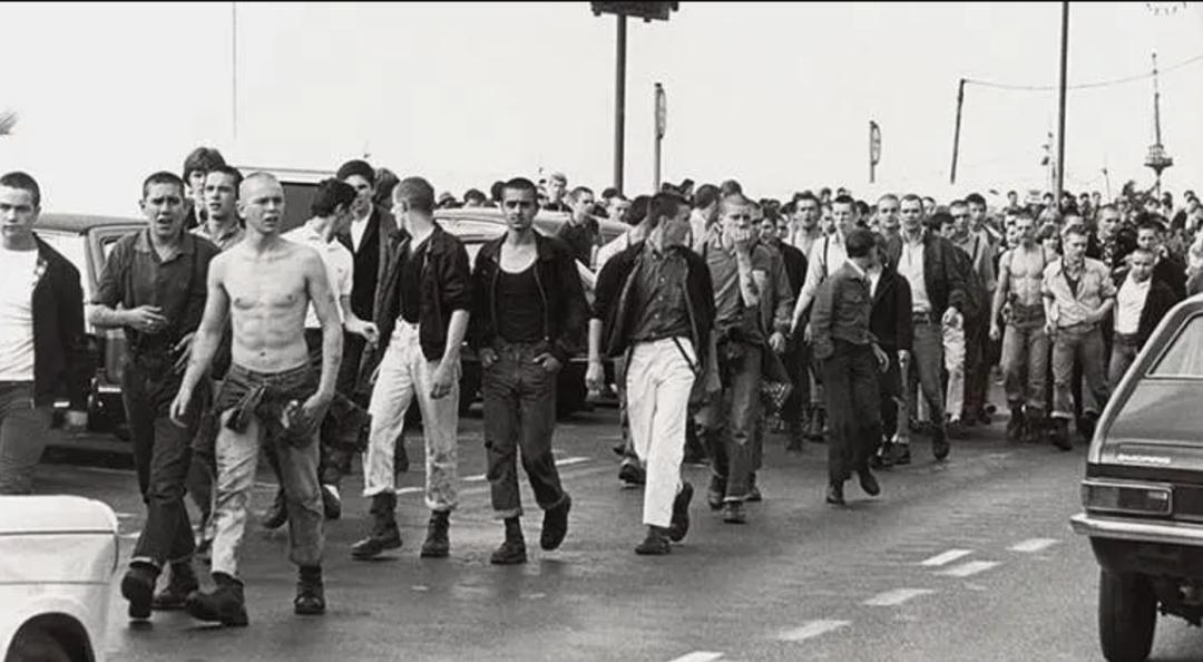 马丁博士和马丁大夫有区别吗,马丁博士的八孔马丁靴有什么区别