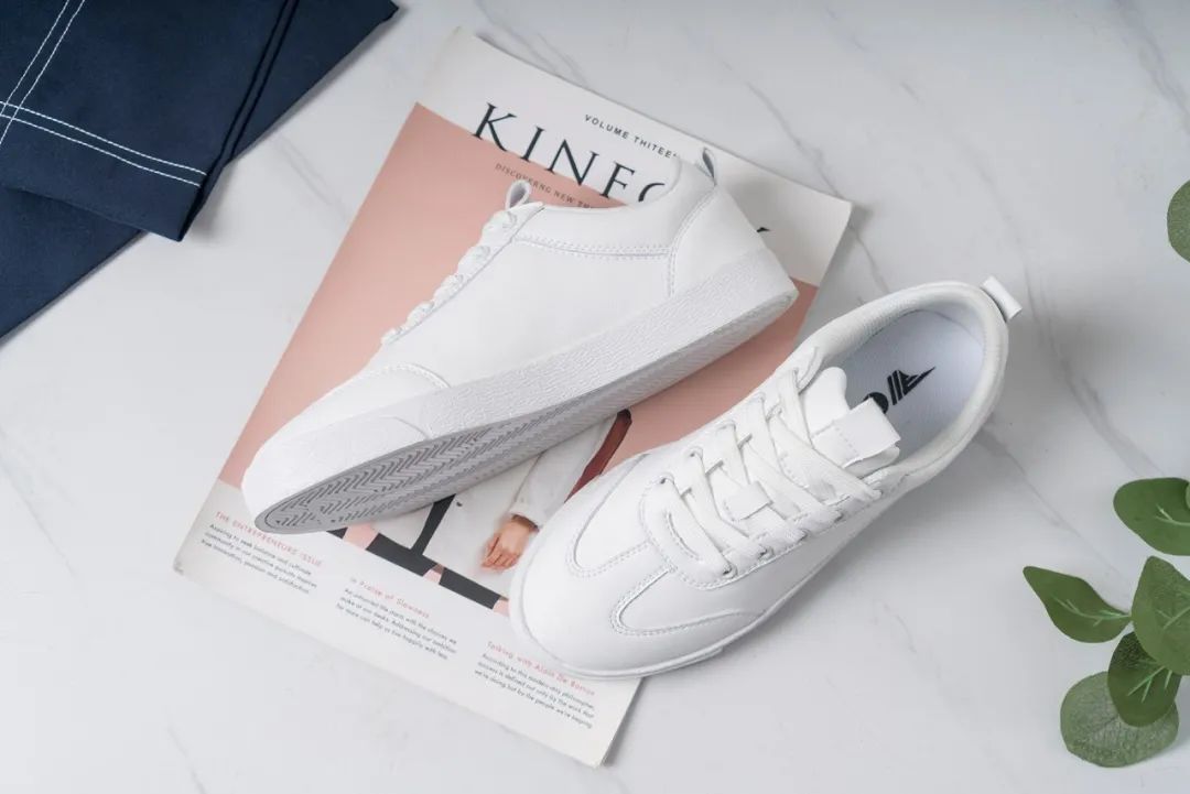 百年老牌的小白鞋,英国小白鞋免鞋带