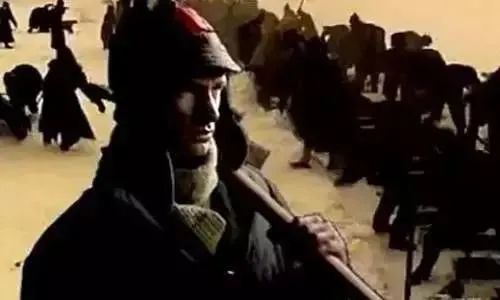 保尔柯察金在苦难中成长,引领保尔柯察金的人