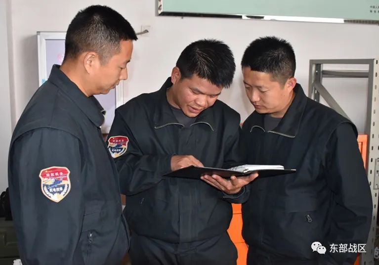 尖兵｜从农村娃到直升机“航电大拿”，“兵王”经历了什么？