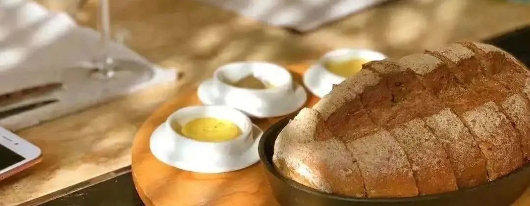 不热不堵人不多,城中开房度假难道不够爽吗?丨寻味