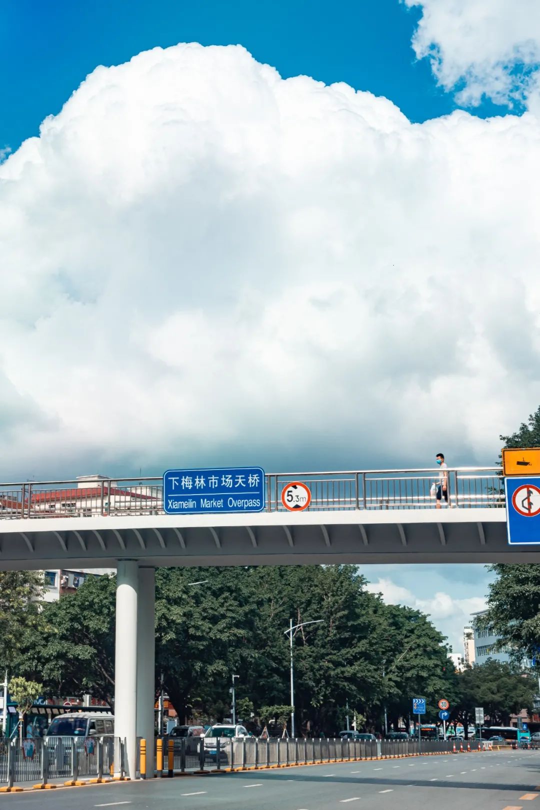 look这是什么牌子的包包,严浩翔说look这是tnt什么舞台