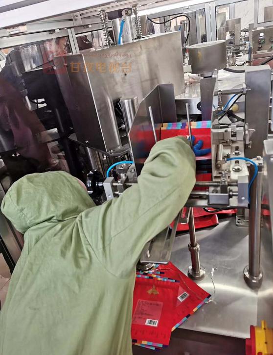 奋进甘孜小康之路丨致富有路脱贫有门甘孜县打造特色产业品牌