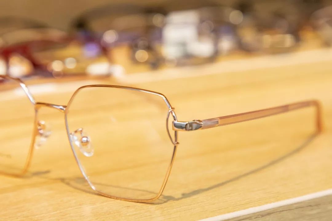 蔡司依视路镜片五折送镜框,蔡司依视路3.6折多少钱