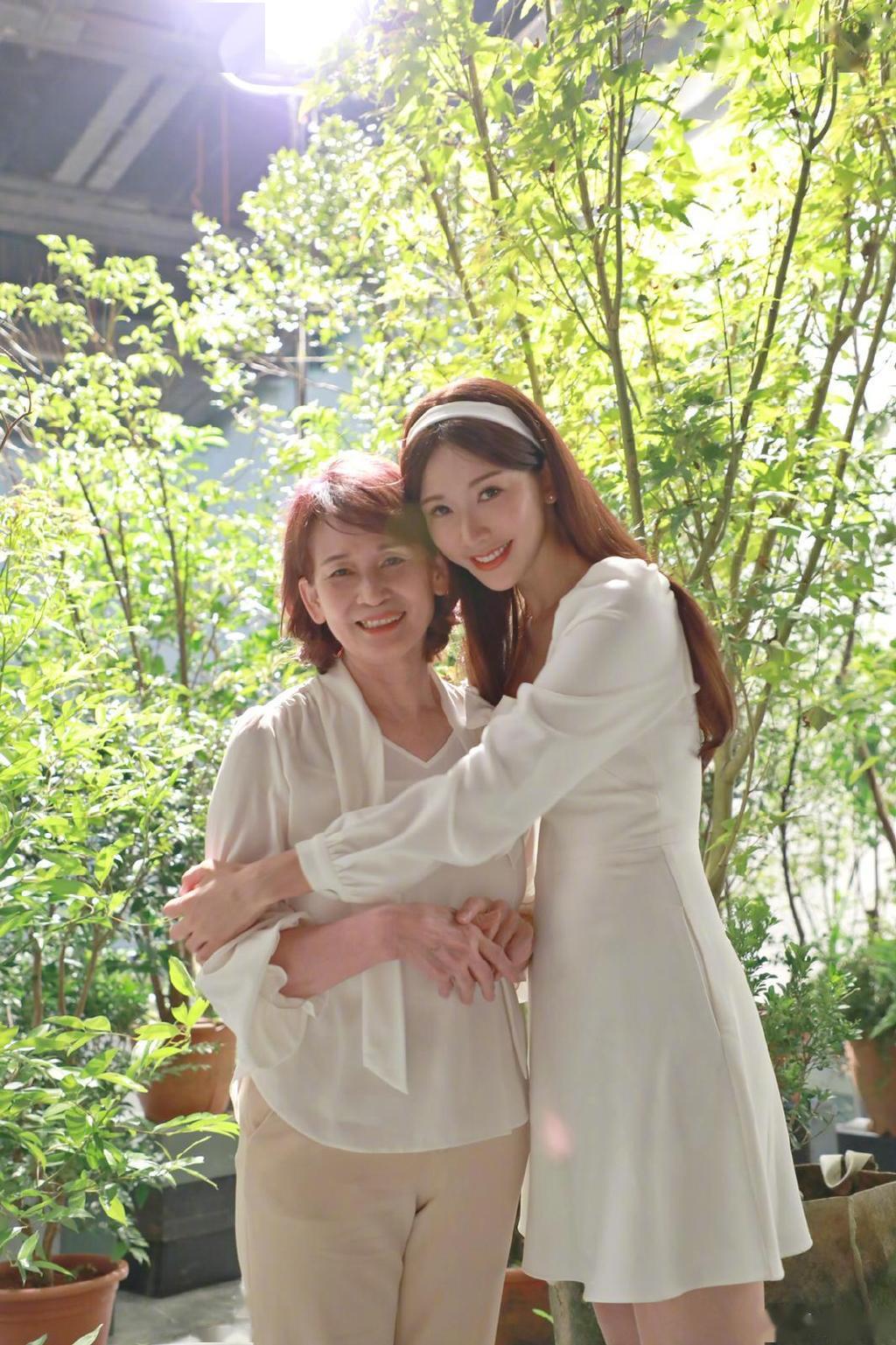 看完这些从小美到大的女神，你可能会种草这个单品