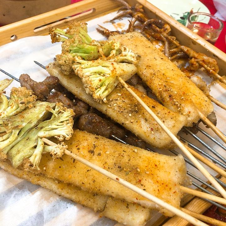 夜市亮了|“赌上全部身家拼一把”，隐藏在杭州钱江新城的大排档，吃吗？